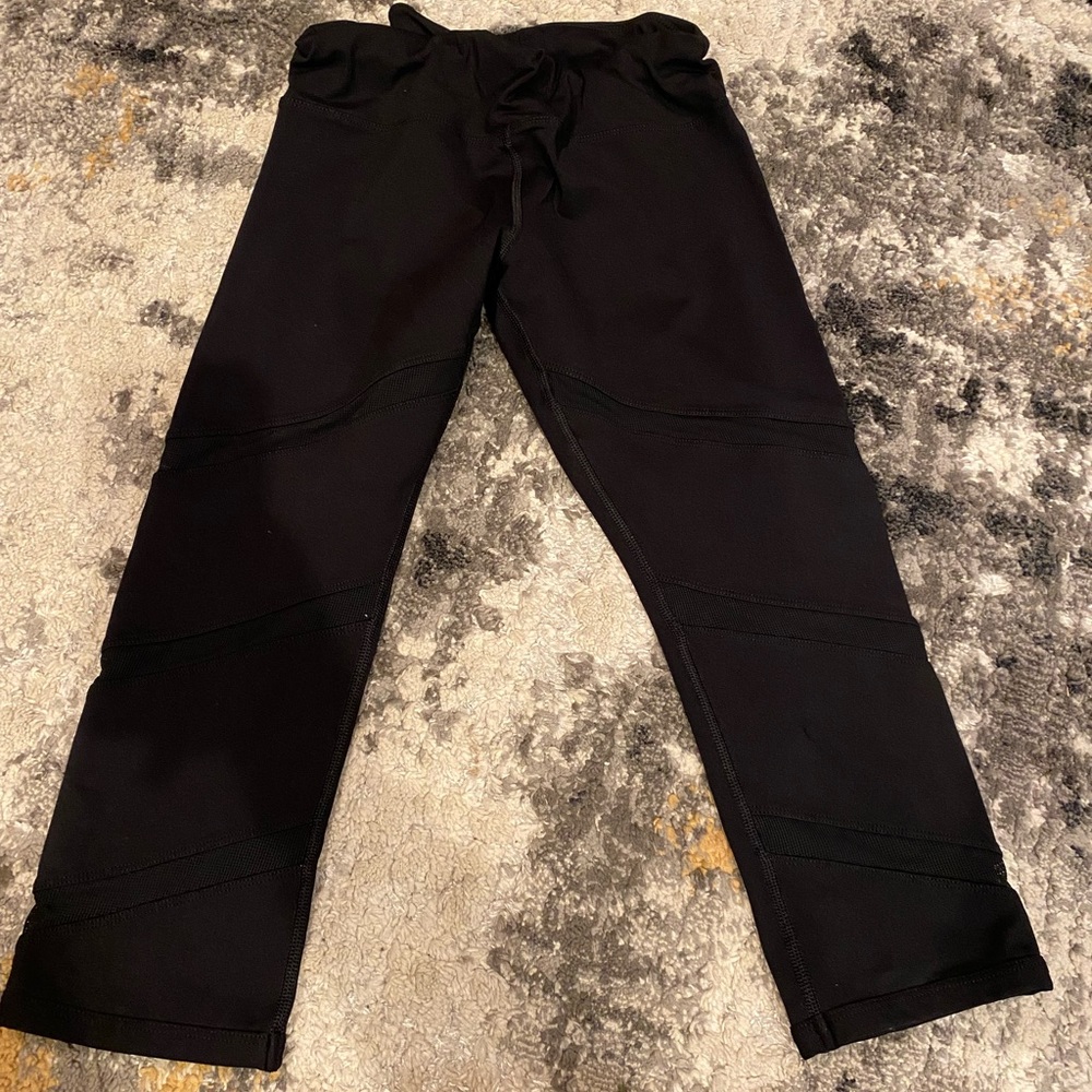 Lorna Jane leggings extra small with mesh design in front of both legs